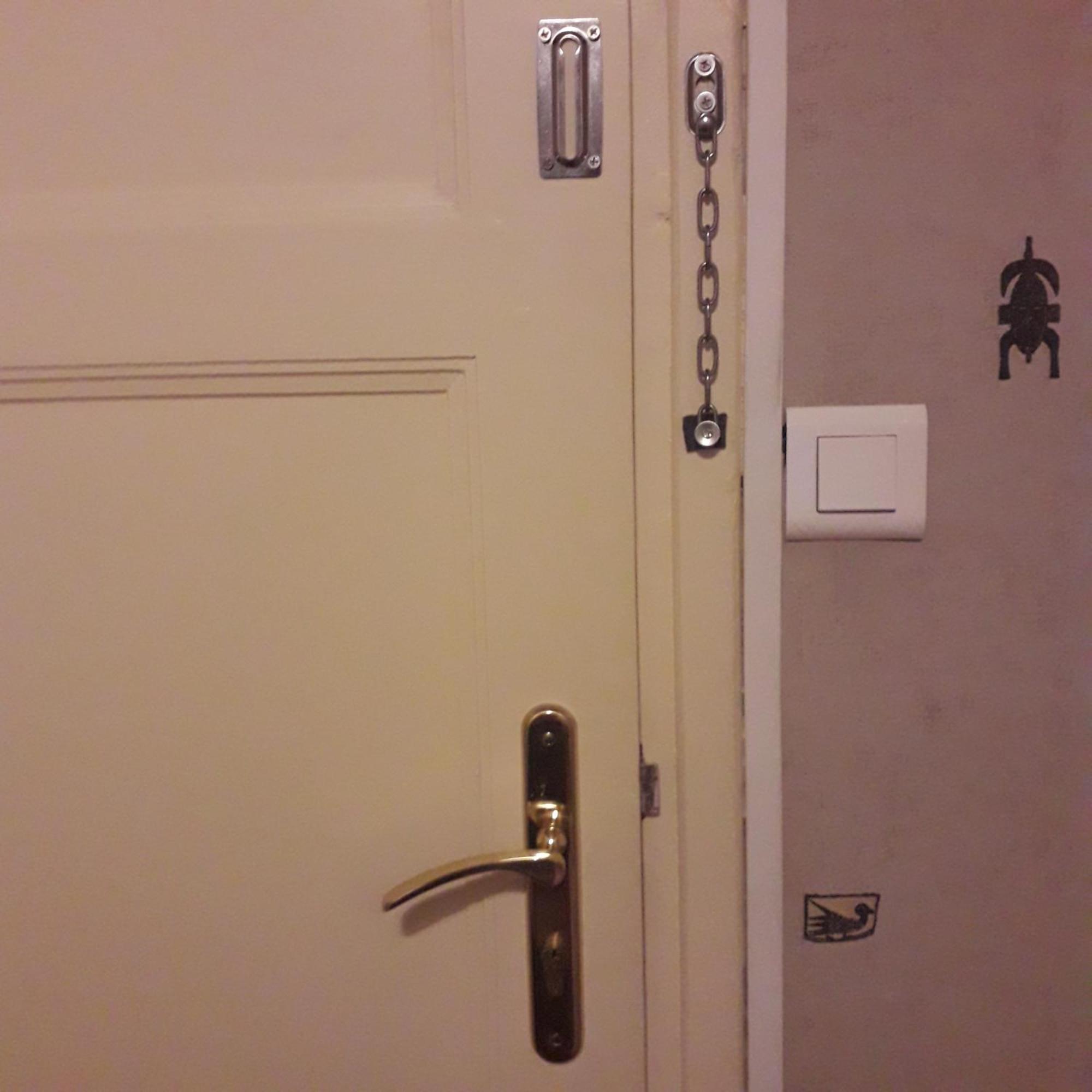 Petite Chambre Meublee Au Coeur De Ville - Chez L'Habitant Le Creusot Exterior foto