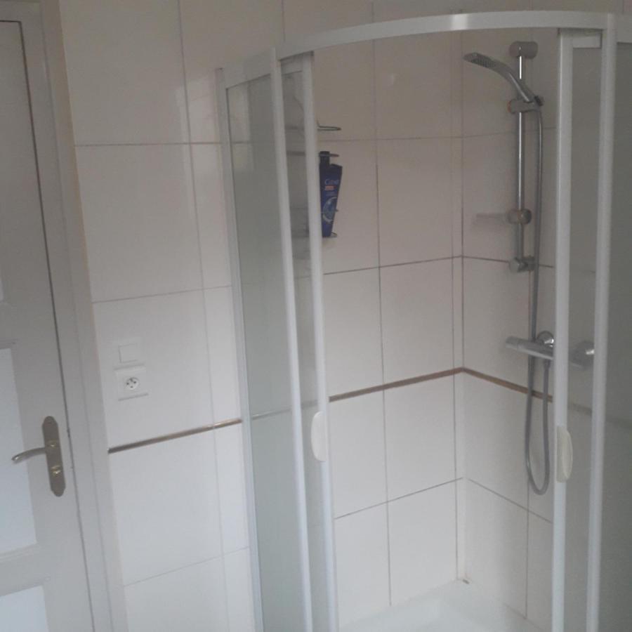 Petite Chambre Meublee Au Coeur De Ville - Chez L'Habitant Le Creusot Exterior foto