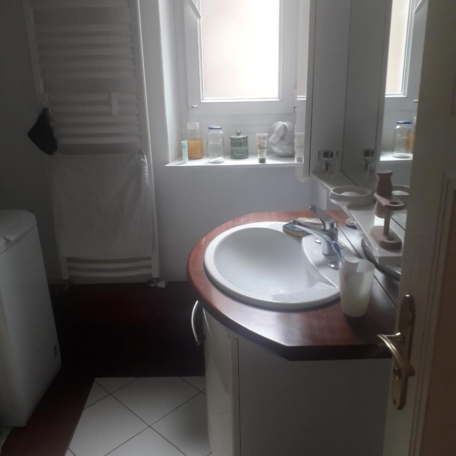 Petite Chambre Meublee Au Coeur De Ville - Chez L'Habitant Le Creusot Exterior foto